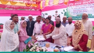 হাজীগঞ্জে আলহাজ্ব আবদুল হালিম তালুকদার ফাউন্ডেশনের মেধা বৃত্তি প্রদান