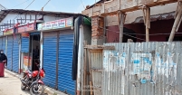 ক্ষমতার জোরে পথ বন্ধ করে দোকান নির্মাণ!