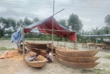 বর্ষা সামনে রেখে নৌকা তৈরির ধুম
