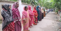 মতলব উত্তরে অতর্কিত হামলার প্রতিবাদে গ্রামবাসীর মানববন্ধন