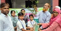 জলবায়ু সচেতনতা বাড়াতে ডিএন হাইস্কুলে শিক্ষার্থীদের মাঝে গাছের চারা বিতরণ