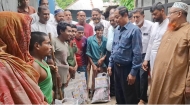 প্রতিবন্ধী ছয় সহোদরের পাশে দাঁড়ালেন  সাবেক এমপি লায়ন হারুন