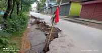 খাল খননের পর বৃষ্টিতে ভেঙ্গে পড়লো রঘুনাথপুর সড়ক