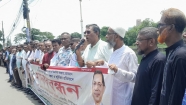 জিয়াউর রহমানের ছবি অবমাননার প্রতিবাদে জেলা জাসাসের মানববন্ধনে শেখ ফরিদ আহমেদ মানিক
