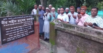 হাজীগঞ্জে জুলাই-আগস্টের শহীদদের কবর জিয়ারত ও বৃক্ষরোপণ করলেন ইউএনও