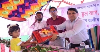 রায়পুরে নতুন পোশাক-স্কুল ব্যাগ পেয়ে উল্লসিত শিশু শিক্ষার্থীরা