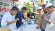 হাজীগঞ্জে বাতিঘর মানবকল্যাণ সংস্থার ফ্রি ব্লাড গ্রুপ নির্ণয়