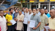 গণতন্ত্র, ন্যায়বিচার ও বৈষম্যহীন বাংলাদেশ প্রতিষ্ঠায় চাঁদপুুর শহরে অ্যাড. সেলিম আকবরের লিফলেট বিতরণ
