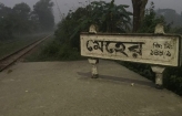 শাহরাস্তিতে ট্রেনের নিচে পড়ে যুবকের মৃত্যু
