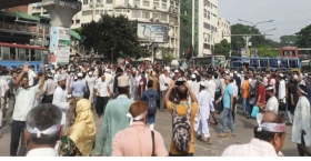 ব্যারিকেড ভেঙে শাহবাগে শিক্ষকরা, রাজধানীজুড়ে যান চলাচল স্থবির