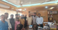 মতলবে রাস্তায় বেড়া নিয়ে ইউএনওর হস্তক্ষেপে দু পক্ষের সমঝোতা