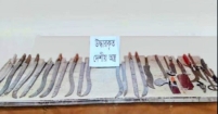 যৌথবাহিনী কর্তৃক পুরানবাজার কলেজ এলাকা হতে কিশোর গ্যাংয়ের ২৮টি দেশীয় অস্ত্র উদ্ধার