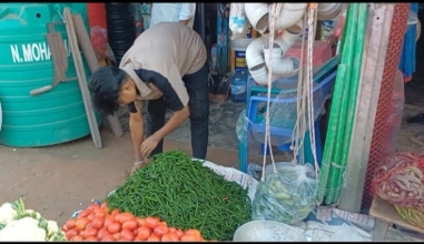 লক্ষ্মীপুরে কাঁচা মরিচের দাম আবার ২০০ টাকা ছাড়ালো!