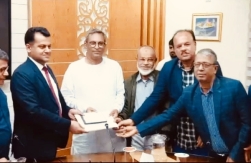 চাঁদপুরে ধানের শীষের পালে হাওয়া: দুঃসময়ের কান্ডারি মানিকের মনোনয়ন উত্তোলনে উজ্জীবিত তৃণমূল