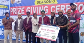 শাহরাস্তি প্রিমিয়ার লীগের পুরস্কার বিতরণ করলেন প্রেসক্লাব নেতৃবৃন্দ