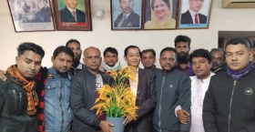 ফরিদগঞ্জে মোটরসাইকেলের বহর নিয়ে লায়ন হারুনের বাড়িতে যুবদল নেতা