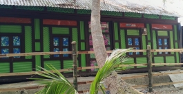 রামগঞ্জে পুলিশের দাপট :  একমাস যাবত বেড়ায় অবরুদ্ধ একটি পরিবার