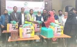 স্বাবলম্বী হওয়ার স্বপ্নে নতুন যাত্রা: রামগঞ্জে ৫ পরিবারে সেলাই মেশিন বিতরণ