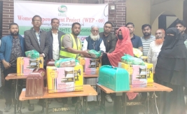 স্বাবলম্বী হওয়ার স্বপ্নে নতুন যাত্রা: রামগঞ্জে ৫ পরিবারে সেলাই মেশিন বিতরণ