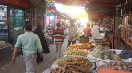 এক যুগ ধরে নেই কমিটি  : ফুটপাত দখলে : নেই পাহারাদার