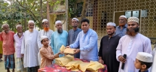 শাহতলীতে রুশদী পরিবারের মিলাদ মাহফিল ও ঈদ উপহার বিতরণ