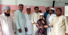 মৌলভী আব্দুল জাব্বার হাফিজিয়া মাদরাসার এতিম শিক্ষার্থীদের মাঝে ভূঁইয়া বাড়ি যুব সমাজের ঈদের পাঞ্জাবি বিতরণ