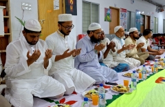 হাজীগঞ্জে মডেল হসপিটালে দোয়া ও ইফতার মাহফিল