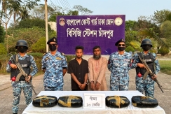 কোস্ট গার্ডের অভিযানে ১০ কেজি গাঁজাসহ ২ মাদক কারবারি আটক