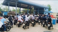 জেলার ১৫টি ফিলিং স্টেশনে মোটরসাইকেল চালকদের হাহাকার।। দীর্ঘ লাইন!