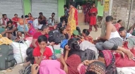 বাংলাদেশে ফিরতে ভারতীয় সীমান্তে শত শত মানুষ