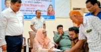 প্রধানমন্ত্রীর ত্রাণ তহবিলের ১০ লাখ টাকা  বিতরণ করলেন রাশেদা বেগম হীরা এমপি