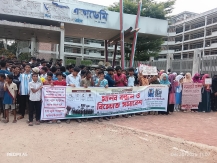 রক্ত লাগলে রক্ত নে, মেহেদি রে ফিরিয়ে দে' মানববন্ধনে মেহেদির সহপাঠীরা