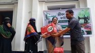 কচুয়ায় তিন পরিবারকে সেলাই মেশিন দিলো জীবন চৌধুরী ফাউন্ডেশন