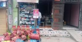 শাহরাস্তিতে তুচ্ছ ঘটনাকে কেন্দ্র করে দু পক্ষের সংঘর্ষে ১০ টি দোকান ভাংচুর আহত ৮
