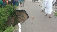 চাঁদপুর সেতুর দক্ষিণ পাড়ের অংশে ধস