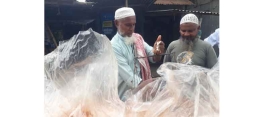 শ্রীনগরে সততা ও মিতব্যয়িতায় পথ দেখিয়েছেন ফেরিওয়ালা তোফাজ্জল