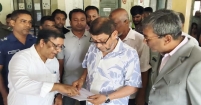হঠাৎ পরিদর্শনে চাঁদপুরে স্বাস্থ্যমন্ত্রী, গাফিলতির অভিযোগে সিভিল সার্জন বদলি