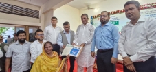 চাঁদপুর পৌরসভার প্রান্তিক জনগোষ্ঠীর মাঝে কম্পিউটার, সেলাই মেশিন ও ফুড কার্ট বিতরণ