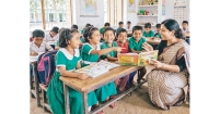 প্রাথমিক বিদ্যালয়ের শিক্ষার্থীদের প্রয়োজনীয় শিক্ষা উপকরণ ও সহায়ক সুবিধা নিশ্চিত করতে শিক্ষকের ভূমিকা