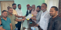হাজীগঞ্জ প্রেসক্লাবের সাধারণ সভায় নতুন কমিটির কাছে দায়িত্ব হস্তান্তর