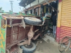 শাহরাস্তিতে নিয়ন্ত্রণ হারিয়ে দোকানে ঢুকলো টমটম, দোকানদারের অবস্থা  আশঙ্কাজনক