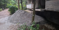 ফরিদগঞ্জে সরকারি খাল ভরাট করে বাড়ির রাস্তা নির্মাণ!