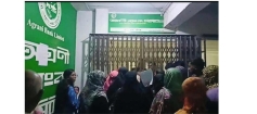 শ্রীনগরে অগ্রণী ব্যাংকের ক্যাশ অফিসার গ্রেফতার, তবুও কাটেনি গ্রাহকদের আতঙ্ক