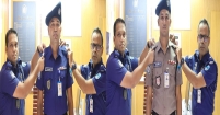 পদোন্নতিপ্রাপ্ত দু পুলিশ সদস্যকে র‌্যাংক ব্যাজ পরালেন পুলিশ সুপার
