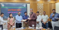 সড়ক দুর্ঘটনায় ক্ষতিগ্রস্ত ৩২ পরিবার পেলো ১ কোটি ১৬ লাখ টাকার চেক