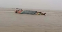 পদ্মায় ২ কোটি টাকার চালসহ ট্রলারডুবি