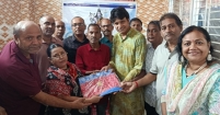 শারদীয় দুর্গোৎসবে  হিন্দু কল্যাণ ফাউন্ডেশনের বস্ত্র বিতরণ