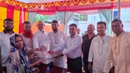 দুর্গাপূজায় কচুয়ায় প্রধানমন্ত্রীর ত্রাণ তহবিল থেকে বস্ত্র বিতরণ