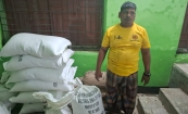 হাজীগঞ্জে গ্রাম পুলিশের ঘরে মিললো ২০ বস্তা সরকারি চাল