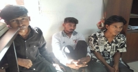মতলবে দেশীয় অস্ত্রসহ কিশোর  গ্যাংয়ের তিন সদস্য আটক